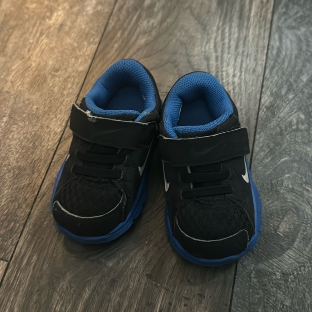 Nike size 4 shoes